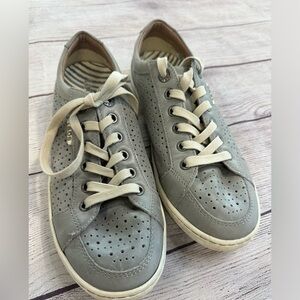 Taos gray leather sneakers